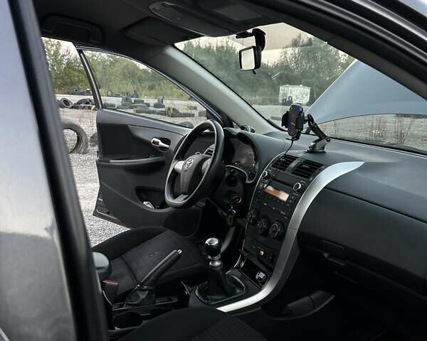 Сірий Тойота Королла, об'ємом двигуна 1.3 л та пробігом 140 тис. км за 7100 $, фото 8 на Automoto.ua