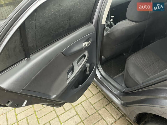 Серый Тойота Королла, объемом двигателя 1.33 л и пробегом 208 тыс. км за 6300 $, фото 10 на Automoto.ua