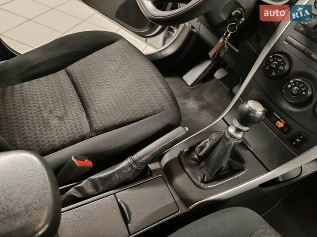 Сірий Тойота Королла, об'ємом двигуна 1.33 л та пробігом 147 тис. км за 9000 $, фото 36 на Automoto.ua