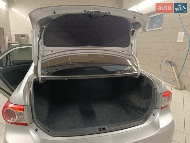 Сірий Тойота Королла, об'ємом двигуна 1.33 л та пробігом 147 тис. км за 9000 $, фото 12 на Automoto.ua