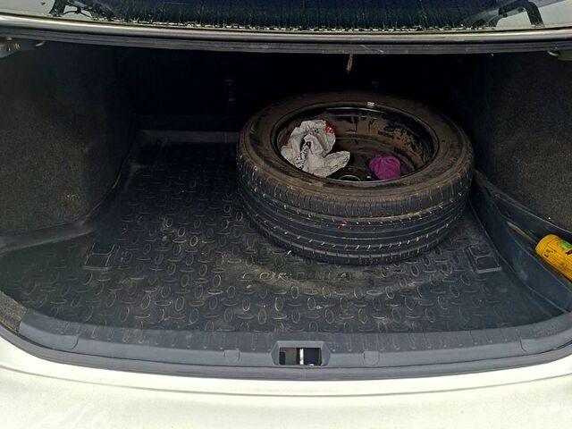 Серый Тойота Королла, объемом двигателя 1.6 л и пробегом 230 тыс. км за 7500 $, фото 5 на Automoto.ua