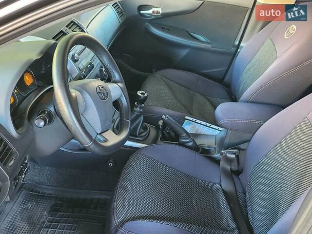 Серый Тойота Королла, объемом двигателя 1.33 л и пробегом 177 тыс. км за 7500 $, фото 12 на Automoto.ua