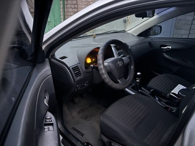 Сірий Тойота Королла, об'ємом двигуна 1.3 л та пробігом 223 тис. км за 8000 $, фото 2 на Automoto.ua