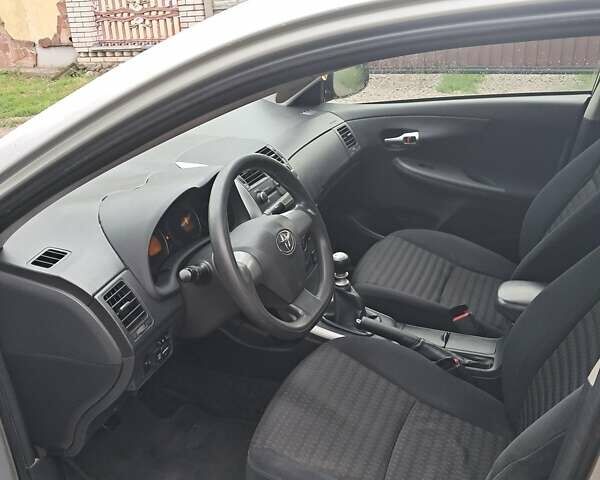 Серый Тойота Королла, объемом двигателя 1.3 л и пробегом 190 тыс. км за 7100 $, фото 5 на Automoto.ua