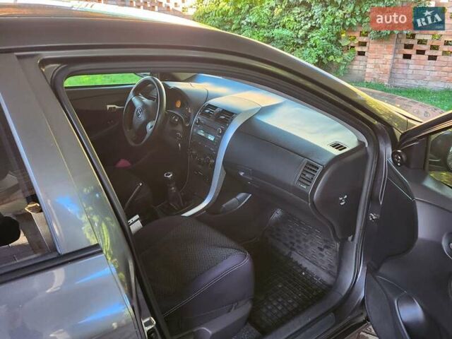 Серый Тойота Королла, объемом двигателя 1.33 л и пробегом 177 тыс. км за 7500 $, фото 3 на Automoto.ua