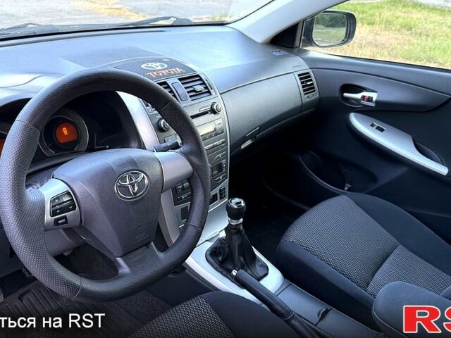Серый Тойота Королла, объемом двигателя 1.6 л и пробегом 93 тыс. км за 9500 $, фото 4 на Automoto.ua