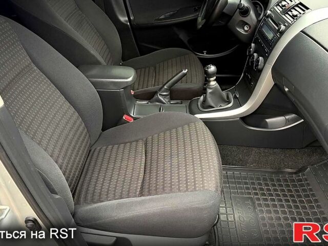 Серый Тойота Королла, объемом двигателя 1.6 л и пробегом 120 тыс. км за 9500 $, фото 7 на Automoto.ua