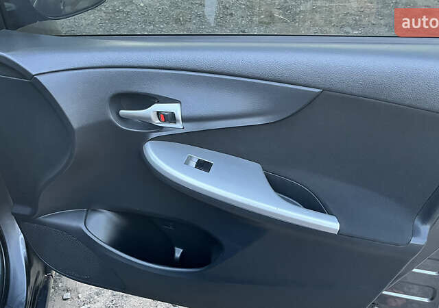 Сірий Тойота Королла, об'ємом двигуна 1.6 л та пробігом 240 тис. км за 9200 $, фото 35 на Automoto.ua