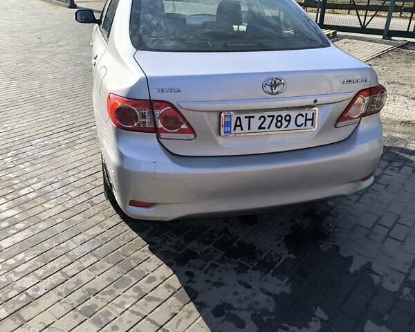 Сірий Тойота Королла, об'ємом двигуна 1.33 л та пробігом 250 тис. км за 6000 $, фото 4 на Automoto.ua