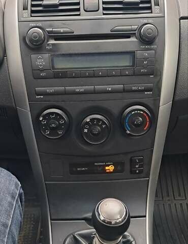 Серый Тойота Королла, объемом двигателя 1.33 л и пробегом 131 тыс. км за 8500 $, фото 5 на Automoto.ua