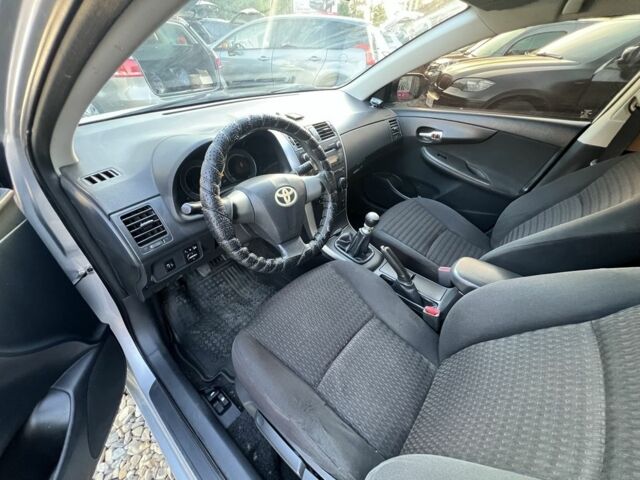 Серый Тойота Королла, объемом двигателя 1.3 л и пробегом 203 тыс. км за 6299 $, фото 12 на Automoto.ua