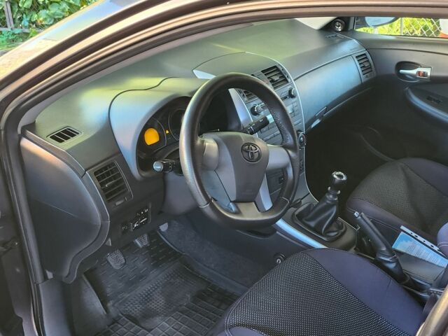 Сірий Тойота Королла, об'ємом двигуна 1.3 л та пробігом 177 тис. км за 7500 $, фото 3 на Automoto.ua