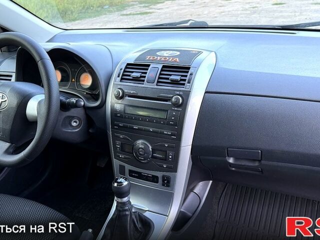 Серый Тойота Королла, объемом двигателя 1.6 л и пробегом 93 тыс. км за 9500 $, фото 5 на Automoto.ua