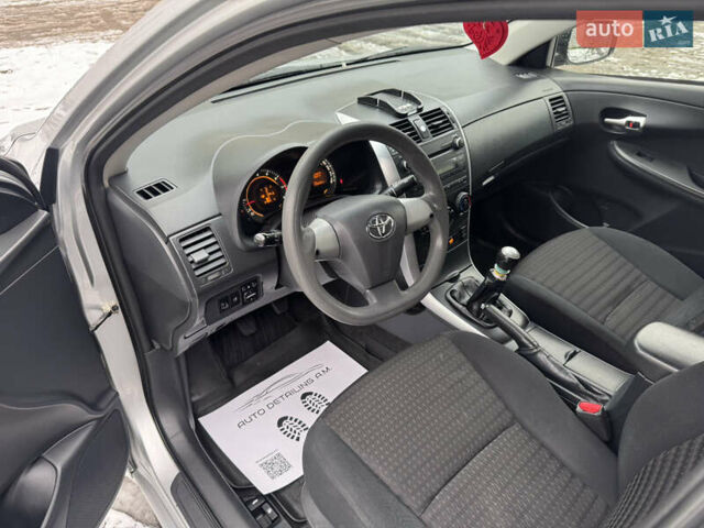 Серый Тойота Королла, объемом двигателя 1.33 л и пробегом 297 тыс. км за 5800 $, фото 3 на Automoto.ua