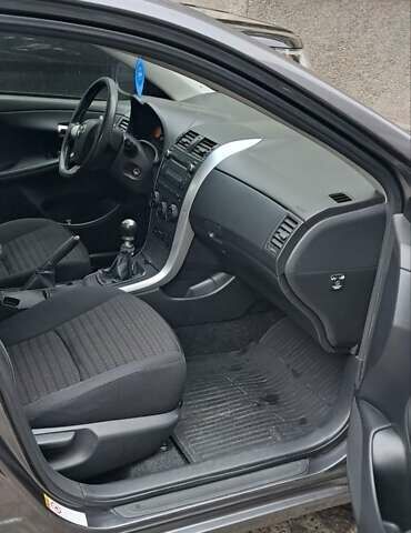 Серый Тойота Королла, объемом двигателя 1.33 л и пробегом 131 тыс. км за 8500 $, фото 7 на Automoto.ua