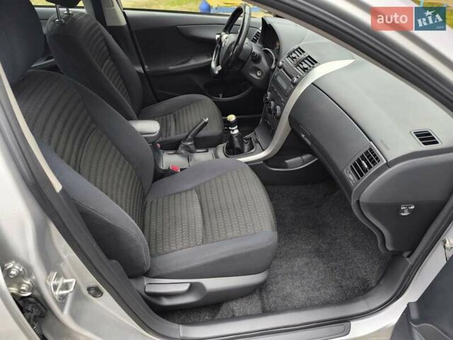Сірий Тойота Королла, об'ємом двигуна 1.33 л та пробігом 250 тис. км за 6000 $, фото 1 на Automoto.ua