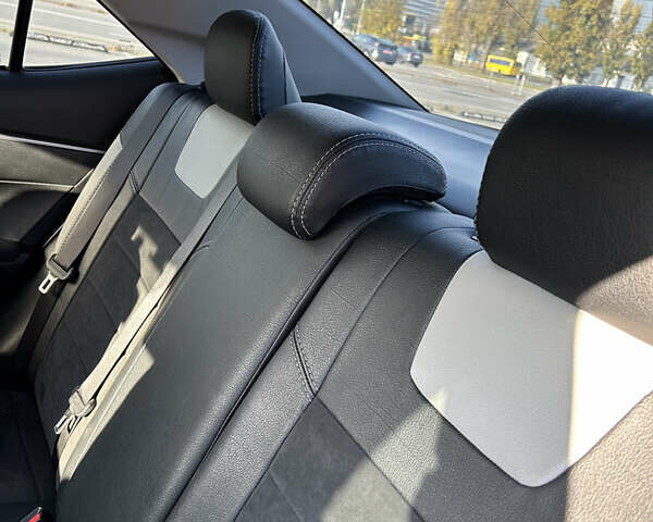 Серый Тойота Королла, объемом двигателя 1.4 л и пробегом 121 тыс. км за 13000 $, фото 19 на Automoto.ua