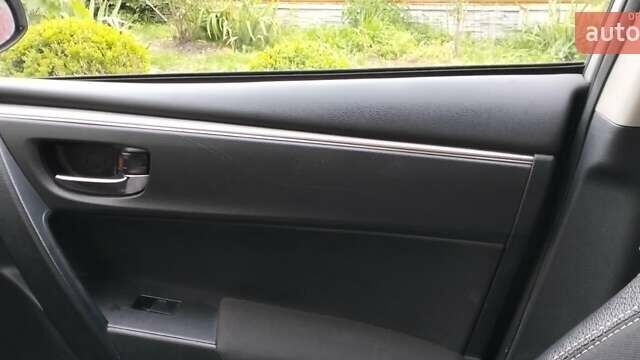 Серый Тойота Королла, объемом двигателя 1.3 л и пробегом 165 тыс. км за 9100 $, фото 4 на Automoto.ua