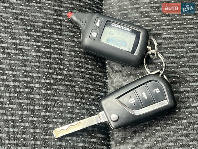 Серый Тойота Королла, объемом двигателя 1.6 л и пробегом 121 тыс. км за 12500 $, фото 4 на Automoto.ua