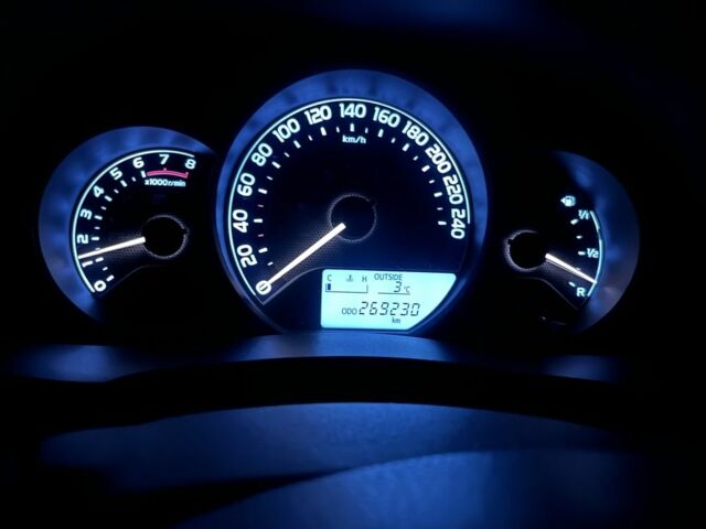 Серый Тойота Королла, объемом двигателя 1.3 л и пробегом 269 тыс. км за 7800 $, фото 5 на Automoto.ua