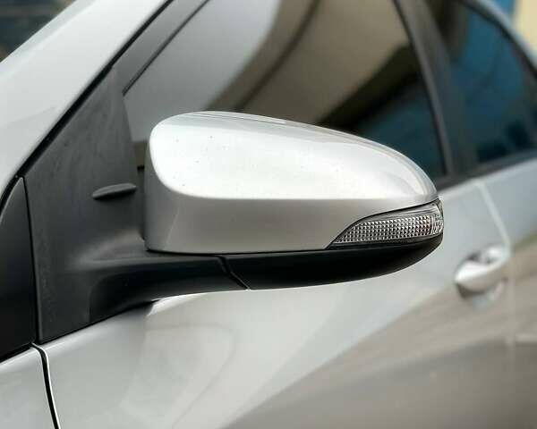 Серый Тойота Королла, объемом двигателя 1.6 л и пробегом 165 тыс. км за 11400 $, фото 4 на Automoto.ua