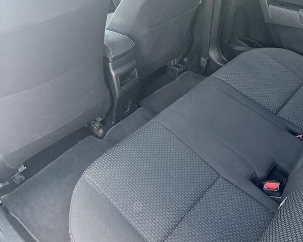 Сірий Тойота Королла, об'ємом двигуна 1.6 л та пробігом 219 тис. км за 12000 $, фото 6 на Automoto.ua