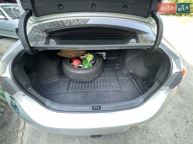 Серый Тойота Королла, объемом двигателя 1.6 л и пробегом 159 тыс. км за 10950 $, фото 13 на Automoto.ua