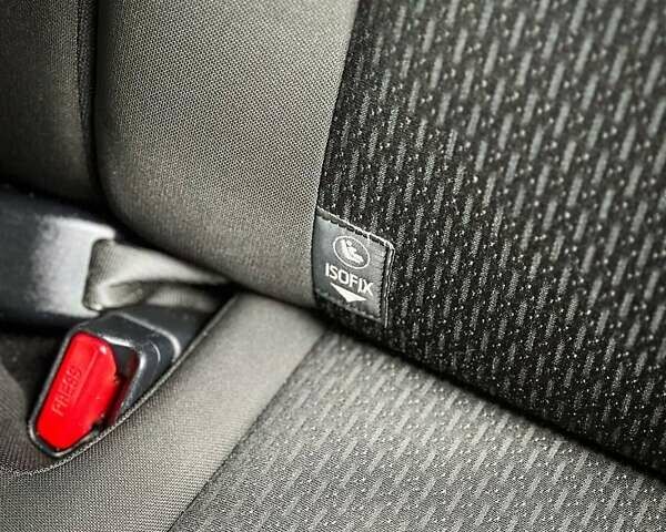 Серый Тойота Королла, объемом двигателя 1.6 л и пробегом 165 тыс. км за 11400 $, фото 23 на Automoto.ua