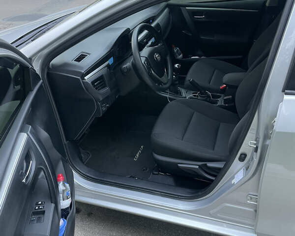 Сірий Тойота Королла, об'ємом двигуна 1.3 л та пробігом 43 тис. км за 12000 $, фото 6 на Automoto.ua