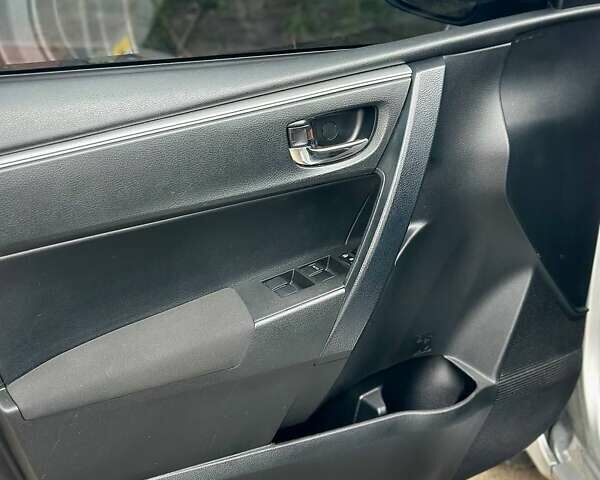 Серый Тойота Королла, объемом двигателя 1.6 л и пробегом 165 тыс. км за 11400 $, фото 14 на Automoto.ua