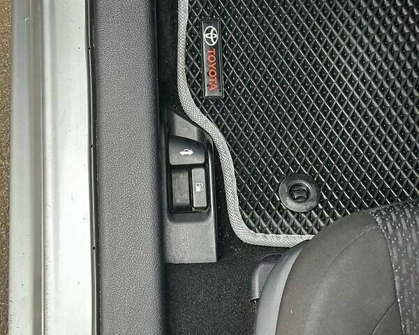 Серый Тойота Королла, объемом двигателя 1.6 л и пробегом 165 тыс. км за 11400 $, фото 28 на Automoto.ua