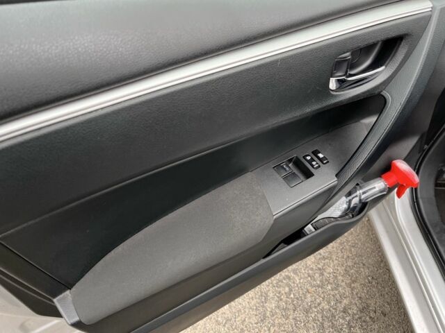 Серый Тойота Королла, объемом двигателя 1.3 л и пробегом 269 тыс. км за 7800 $, фото 9 на Automoto.ua