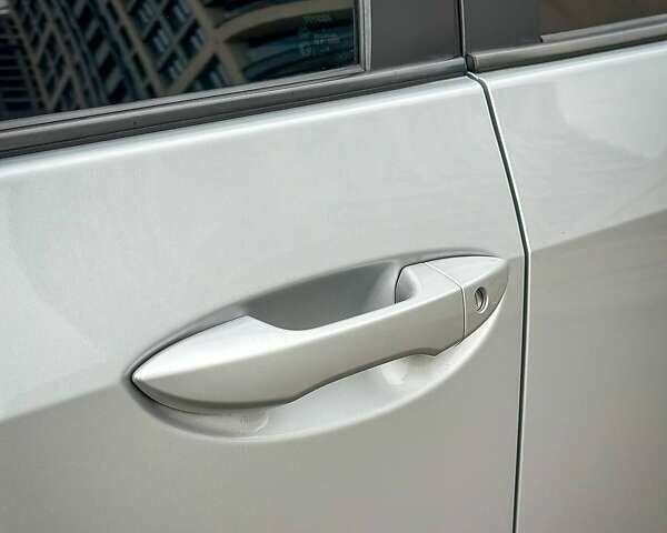 Серый Тойота Королла, объемом двигателя 1.6 л и пробегом 165 тыс. км за 11400 $, фото 3 на Automoto.ua