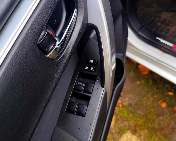 Серый Тойота Королла, объемом двигателя 1.6 л и пробегом 196 тыс. км за 11500 $, фото 3 на Automoto.ua