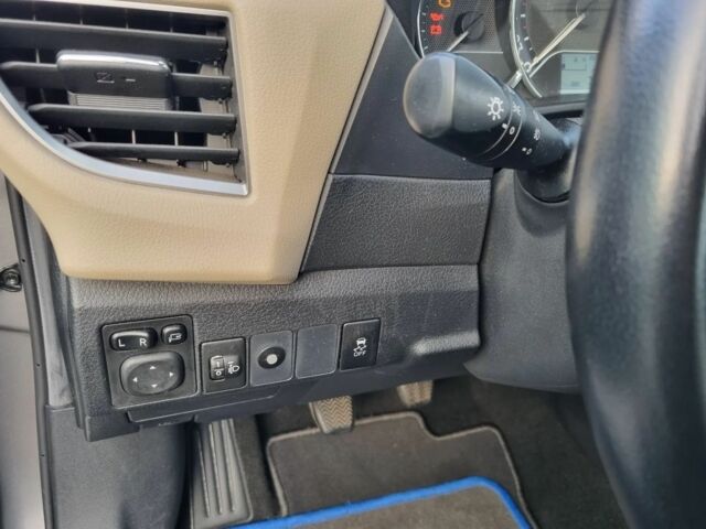 Сірий Тойота Королла, об'ємом двигуна 1.6 л та пробігом 75 тис. км за 8000 $, фото 7 на Automoto.ua