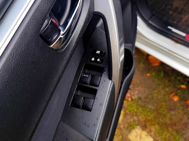 Серый Тойота Королла, объемом двигателя 1.6 л и пробегом 196 тыс. км за 11500 $, фото 4 на Automoto.ua