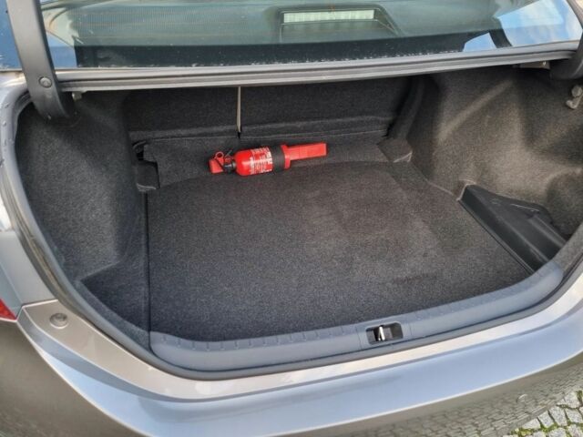 Сірий Тойота Королла, об'ємом двигуна 1.6 л та пробігом 75 тис. км за 8000 $, фото 15 на Automoto.ua