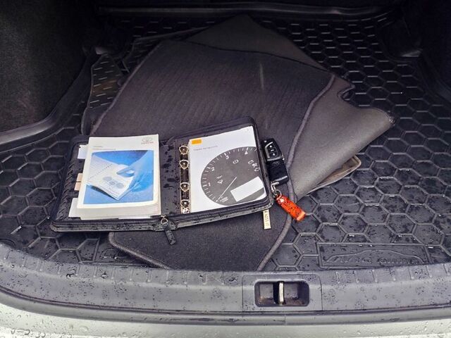 Серый Тойота Королла, объемом двигателя 1.6 л и пробегом 196 тыс. км за 11500 $, фото 9 на Automoto.ua