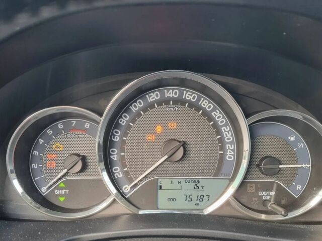 Сірий Тойота Королла, об'ємом двигуна 1.6 л та пробігом 75 тис. км за 8000 $, фото 5 на Automoto.ua