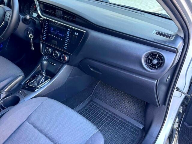 Серый Тойота Королла, объемом двигателя 1.6 л и пробегом 182 тыс. км за 13300 $, фото 3 на Automoto.ua