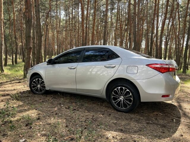 Сірий Тойота Королла, об'ємом двигуна 1.33 л та пробігом 112 тис. км за 15599 $, фото 4 на Automoto.ua