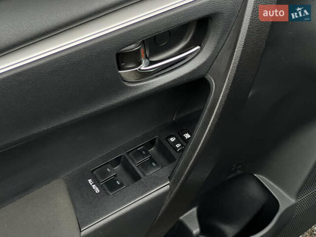 Серый Тойота Королла, объемом двигателя 1.6 л и пробегом 155 тыс. км за 10700 $, фото 27 на Automoto.ua