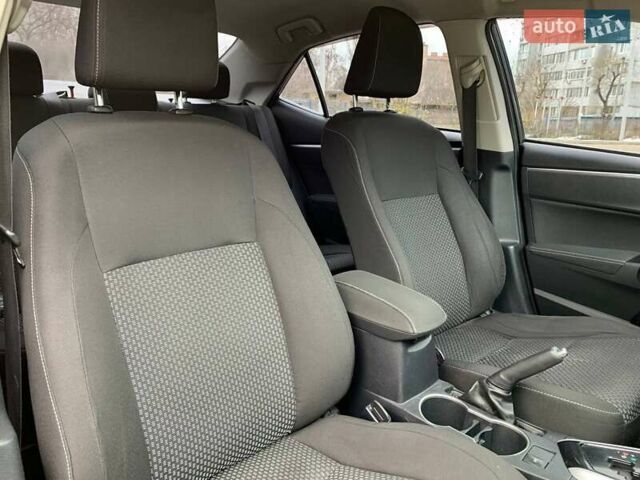 Серый Тойота Королла, объемом двигателя 1.6 л и пробегом 185 тыс. км за 10999 $, фото 12 на Automoto.ua