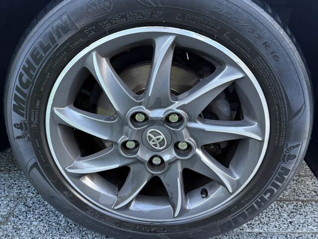 Сірий Тойота Королла, об'ємом двигуна 1.6 л та пробігом 152 тис. км за 11900 $, фото 7 на Automoto.ua