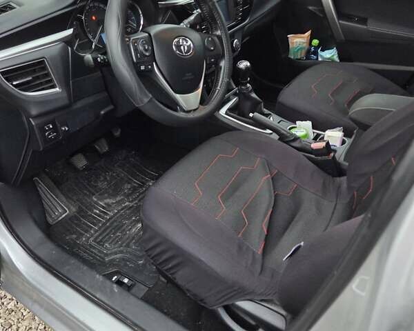 Серый Тойота Королла, объемом двигателя 1.6 л и пробегом 88 тыс. км за 11900 $, фото 4 на Automoto.ua