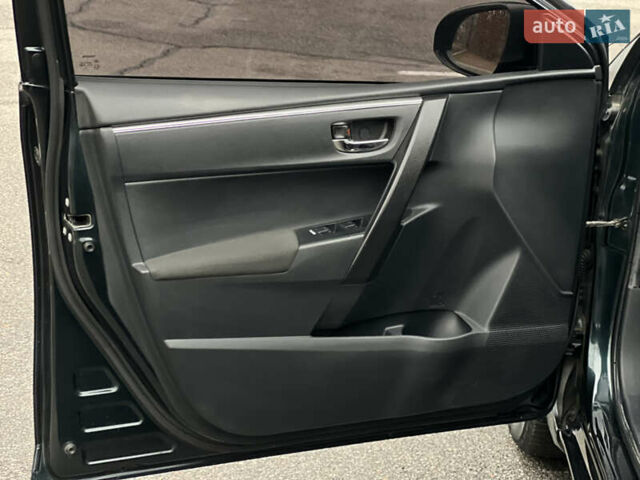 Серый Тойота Королла, объемом двигателя 1.6 л и пробегом 155 тыс. км за 10700 $, фото 28 на Automoto.ua