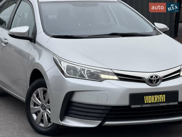 Сірий Тойота Королла, об'ємом двигуна 1.6 л та пробігом 242 тис. км за 10500 $, фото 4 на Automoto.ua