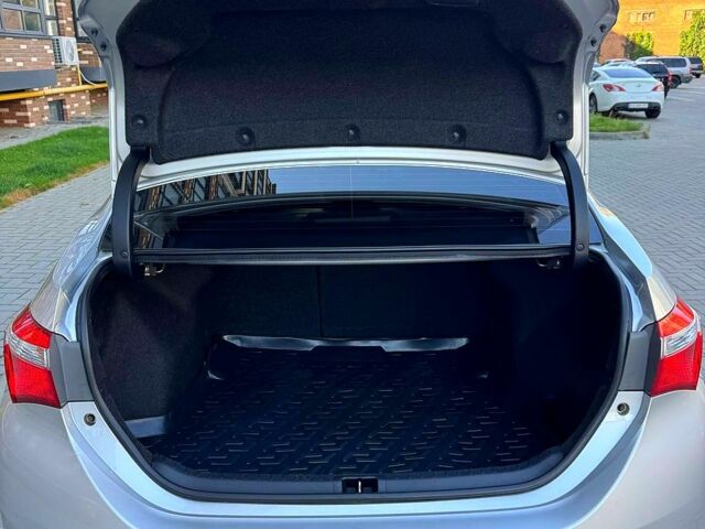 Серый Тойота Королла, объемом двигателя 1.6 л и пробегом 182 тыс. км за 13300 $, фото 4 на Automoto.ua