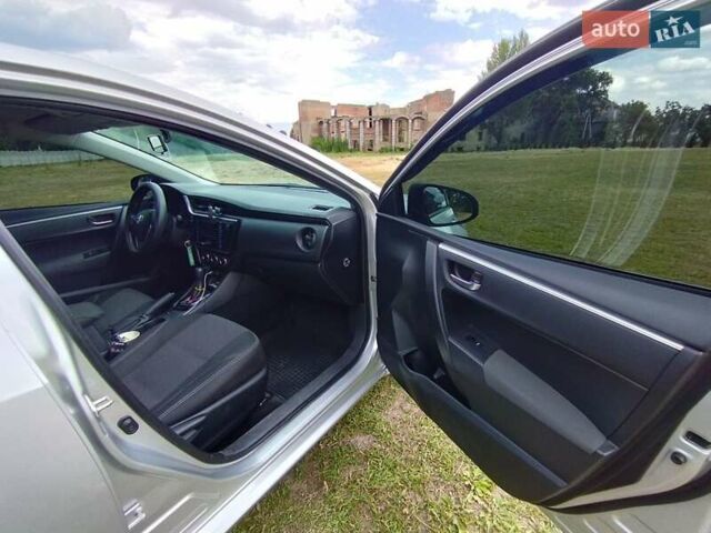 Сірий Тойота Королла, об'ємом двигуна 1.6 л та пробігом 242 тис. км за 13599 $, фото 11 на Automoto.ua
