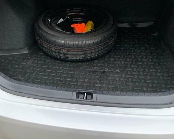 Серый Тойота Королла, объемом двигателя 1.3 л и пробегом 135 тыс. км за 10100 $, фото 1 на Automoto.ua